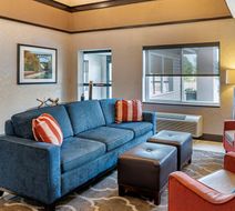 Comfort Suites Lobby