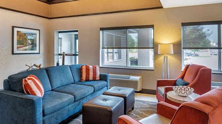Comfort Suites Lobby