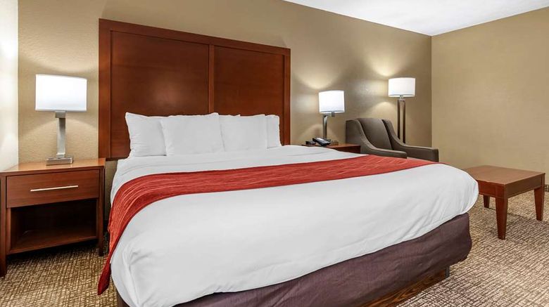 <b>Comfort Inn & Suites Eastgate Cincinnati Room</b>. Images powered by <a href="https://iceportal.shijigroup.com/" title="IcePortal" target="_blank">IcePortal</a>.