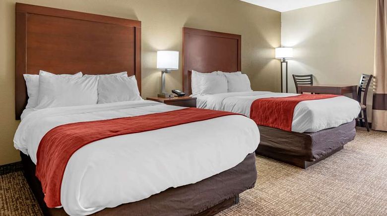 <b>Comfort Inn & Suites Eastgate Cincinnati Room</b>. Images powered by <a href="https://iceportal.shijigroup.com/" title="IcePortal" target="_blank">IcePortal</a>.