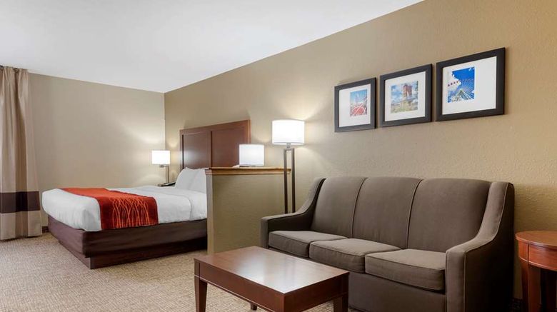 <b>Comfort Inn & Suites Eastgate Cincinnati Suite</b>. Images powered by <a href="https://iceportal.shijigroup.com/" title="IcePortal" target="_blank">IcePortal</a>.