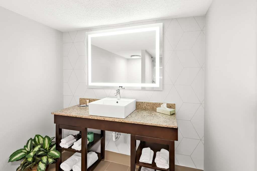 Comfort Suites East Columbus- Columbus, OH Hotels- Tourist Class