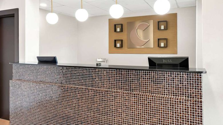 <b>Comfort Suites East Columbus Lobby</b>. Images powered by <a href="https://iceportal.shijigroup.com/" title="IcePortal" target="_blank">IcePortal</a>.