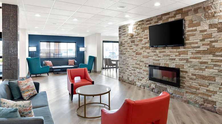 <b>Comfort Suites East Columbus Lobby</b>. Images powered by <a href="https://iceportal.shijigroup.com/" title="IcePortal" target="_blank">IcePortal</a>.