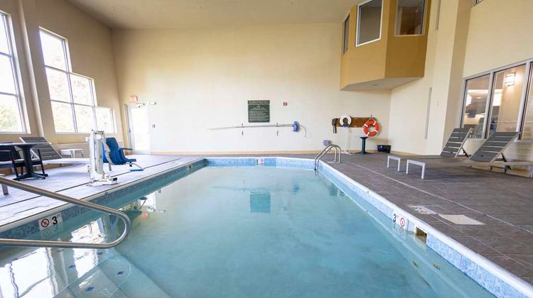 Comfort Suites Springfield I-70 Pool