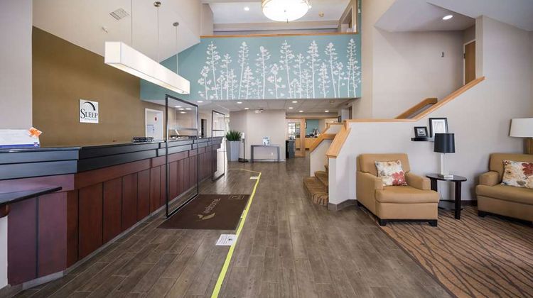 Sleep Inn and Suites Port Clinton Lobby