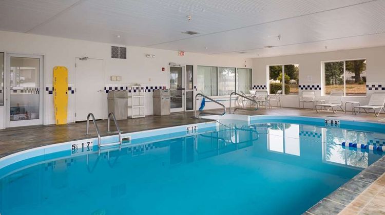 Sleep Inn and Suites Port Clinton Pool