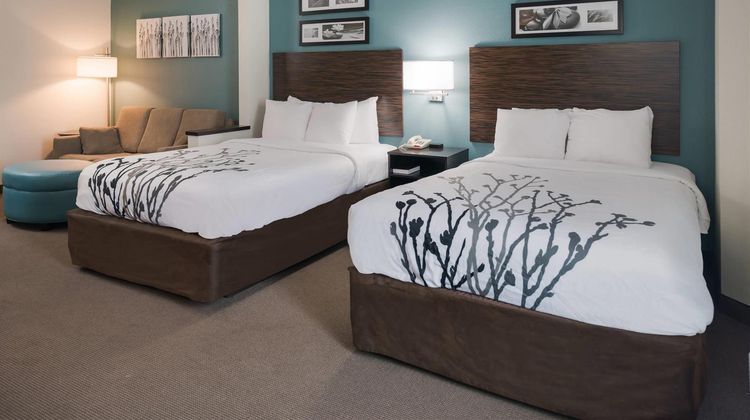 Sleep Inn and Suites Port Clinton Room