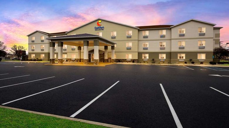 <b>Comfort Inn and Suites Fremont Exterior</b>. Images powered by <a href="https://iceportal.shijigroup.com/" title="IcePortal" target="_blank">IcePortal</a>.