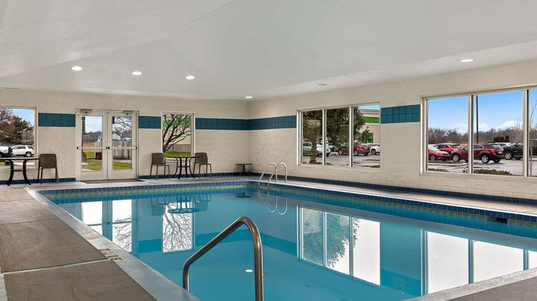 <b>Comfort Inn and Suites Fremont Pool</b>. Images powered by <a href="https://iceportal.shijigroup.com/" title="IcePortal" target="_blank">IcePortal</a>.