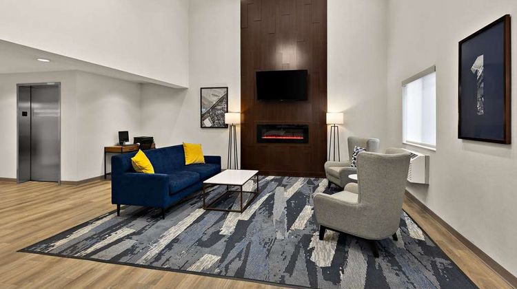 Comfort Inn and Suites Fremont Lobby