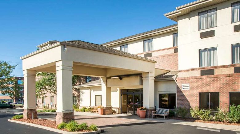 <b>Comfort Inn & Suites Exterior</b>. Images powered by <a href="https://iceportal.shijigroup.com/" title="IcePortal" target="_blank">IcePortal</a>.
