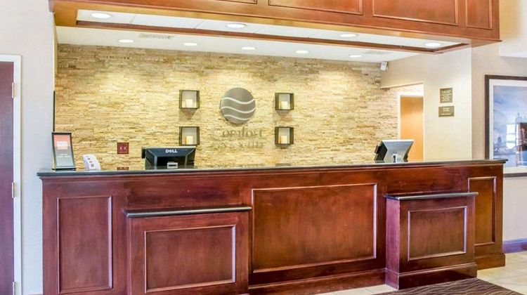 Comfort Inn & Suites Lobby