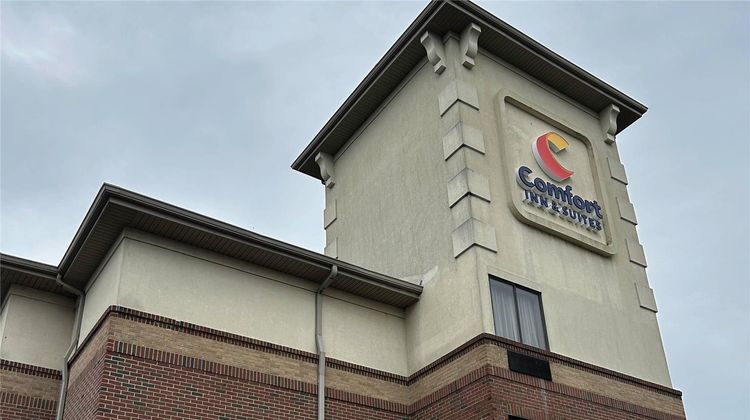 Comfort Inn & Suites Exterior
