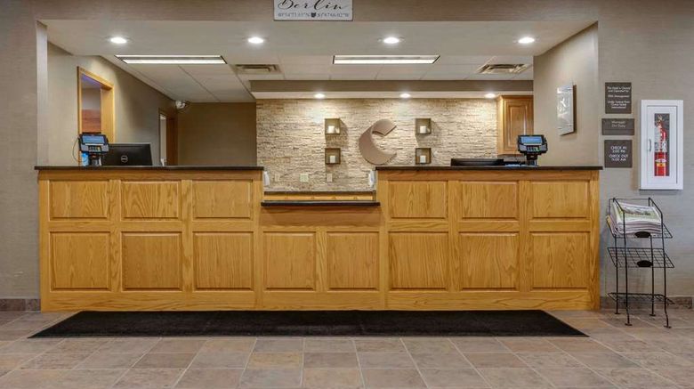 <b>Comfort Suites Lobby</b>. Images powered by <a href="https://iceportal.shijigroup.com/" title="IcePortal" target="_blank">IcePortal</a>.