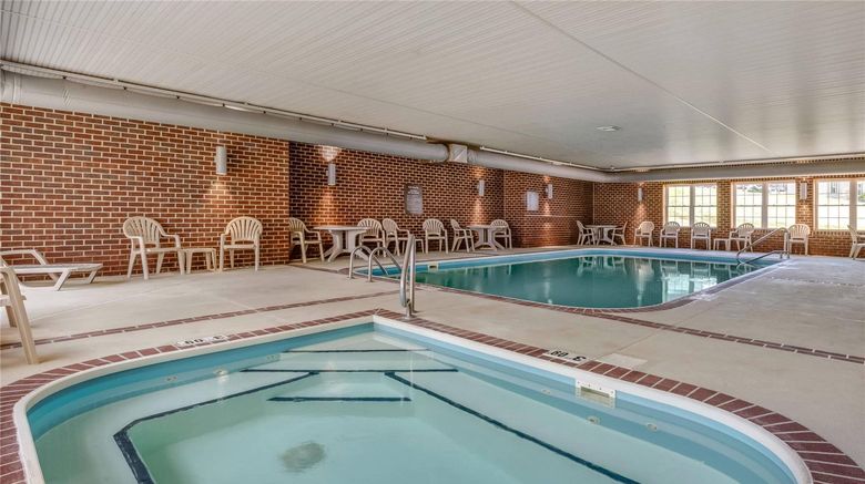 <b>Comfort Suites Pool</b>. Images powered by <a href="https://iceportal.shijigroup.com/" title="IcePortal" target="_blank">IcePortal</a>.