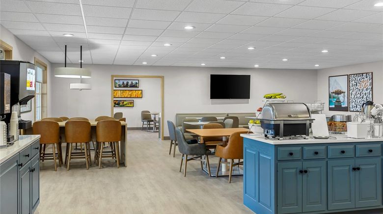 <b>Comfort Suites Restaurant</b>. Images powered by <a href="https://iceportal.shijigroup.com/" title="IcePortal" target="_blank">IcePortal</a>.