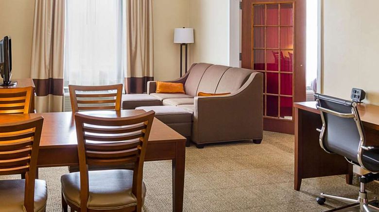 <b>Comfort Suites Twinsburg Suite</b>. Images powered by <a href="https://iceportal.shijigroup.com/" title="IcePortal" target="_blank">IcePortal</a>.