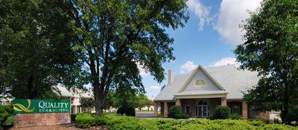 Quality Inn & Suites Exterior