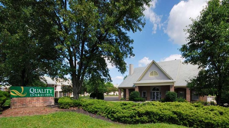 Quality Inn & Suites Exterior