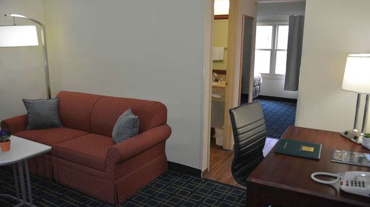 Quality Inn & Suites Suite