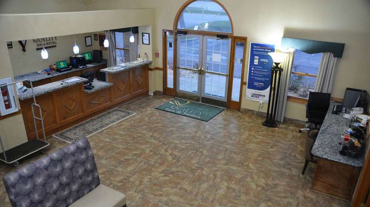 Quality Inn & Suites Lobby