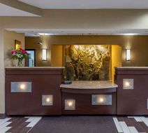 Comfort Suites Lobby