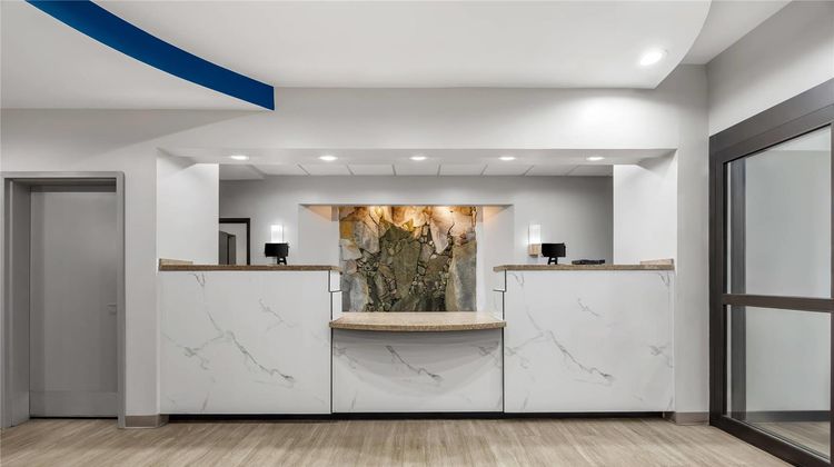 Comfort Suites Lobby