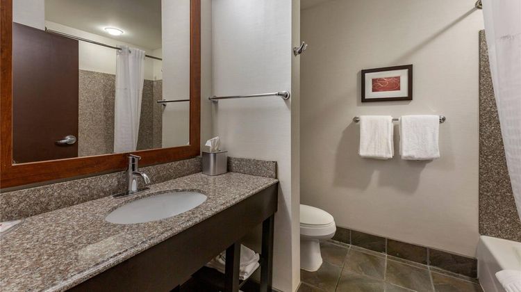Comfort Suites Room