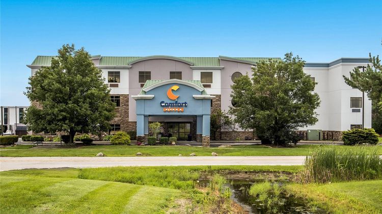 Comfort Suites Exterior