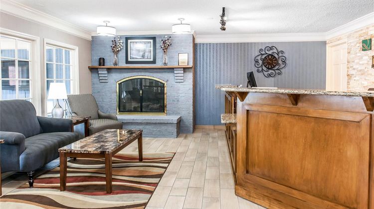 Quality Inn Findlay Lobby