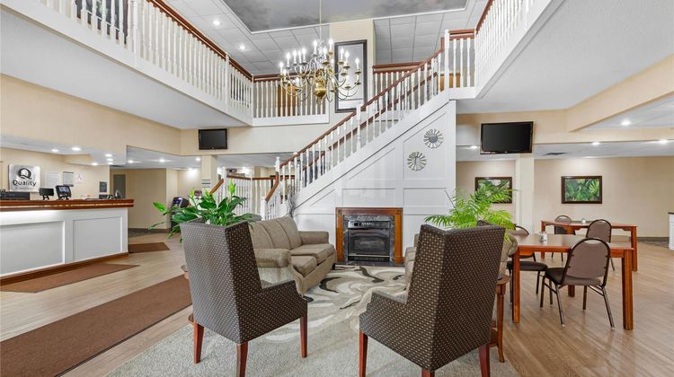 Quality Inn & Suites Bellville - Mansfield Lobby
