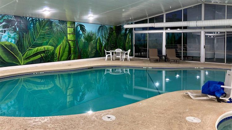 Quality Inn & Suites Bellville - Mansfield Pool