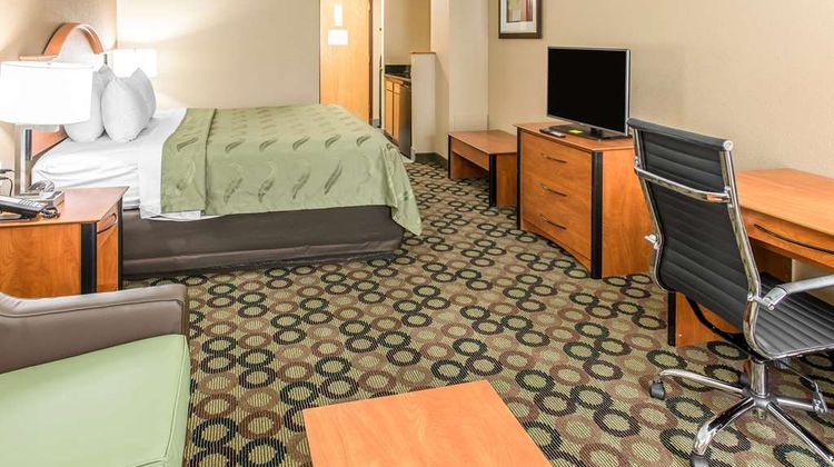Quality Inn & Suites Suite