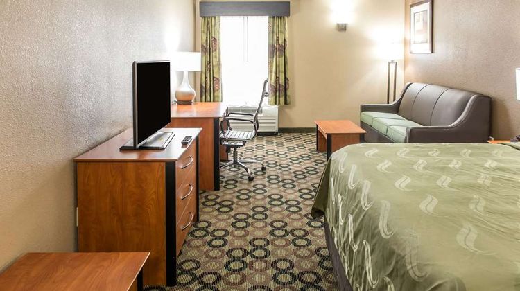 Quality Inn & Suites Suite