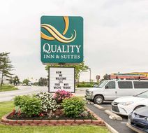 Quality Inn & Suites Exterior