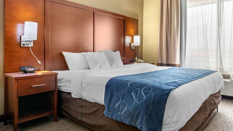 <b>Comfort Suites Room</b>. Images powered by <a href="https://iceportal.shijigroup.com/" title="IcePortal" target="_blank">IcePortal</a>.