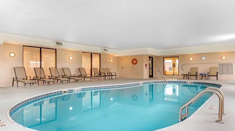 <b>Comfort Suites Pool</b>. Images powered by <a href="https://iceportal.shijigroup.com/" title="IcePortal" target="_blank">IcePortal</a>.