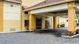 Quality Inn & Suites Exterior