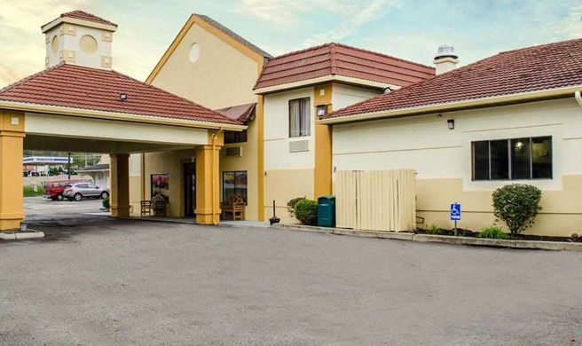 Quality Inn & Suites Exterior