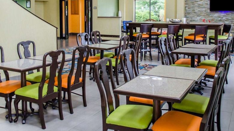 <b>Quality Inn & Suites Restaurant</b>. Images powered by <a href="https://iceportal.shijigroup.com/" title="IcePortal" target="_blank">IcePortal</a>.