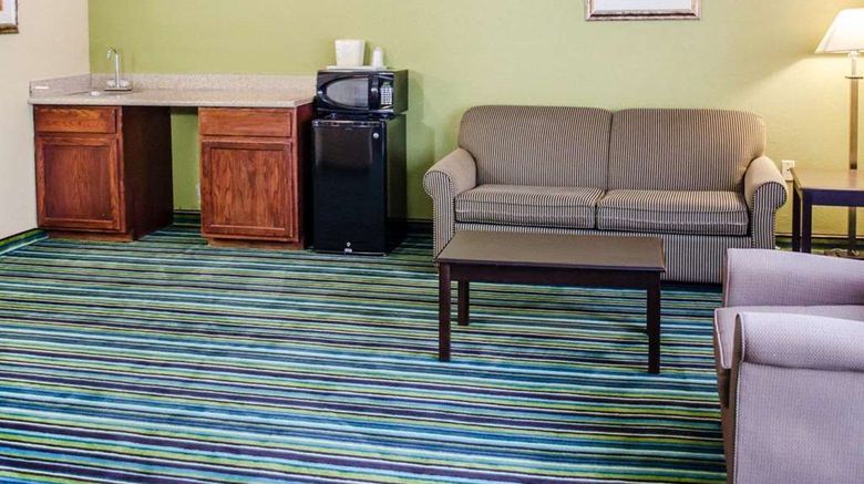 <b>Quality Inn & Suites Suite</b>. Images powered by <a href="https://iceportal.shijigroup.com/" title="IcePortal" target="_blank">IcePortal</a>.