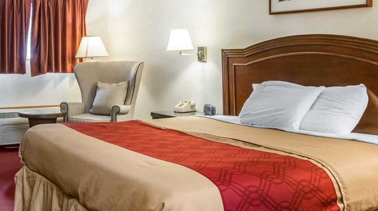 Econo Lodge Airport Room