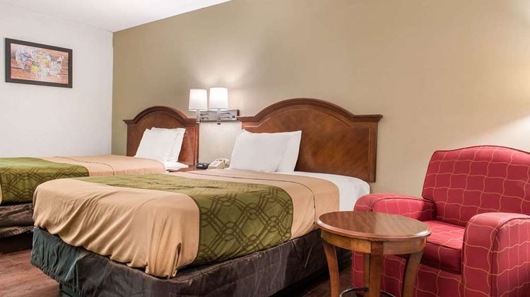 Econo Lodge Airport Room