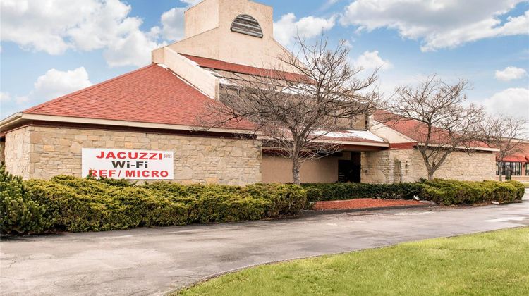 Econo Lodge Airport Exterior