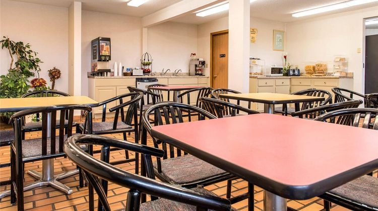 Econo Lodge Airport Restaurant