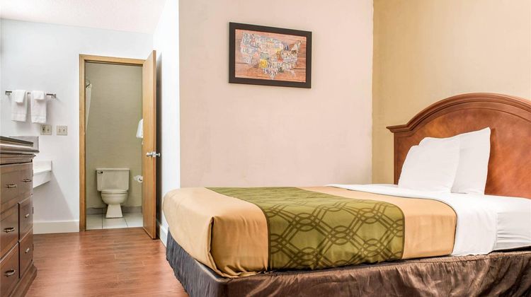 Econo Lodge Airport Room