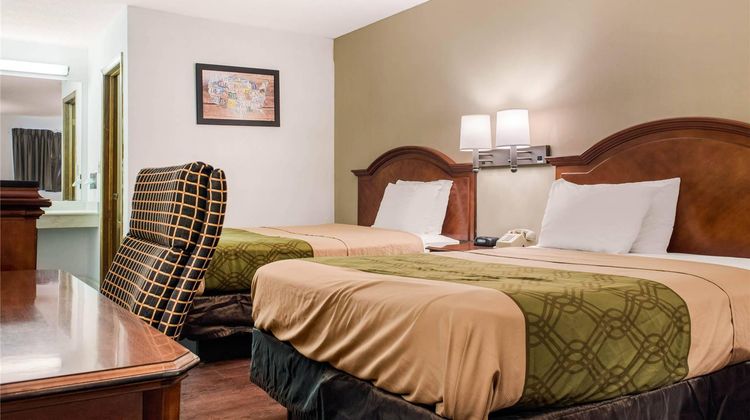 Econo Lodge Airport Room