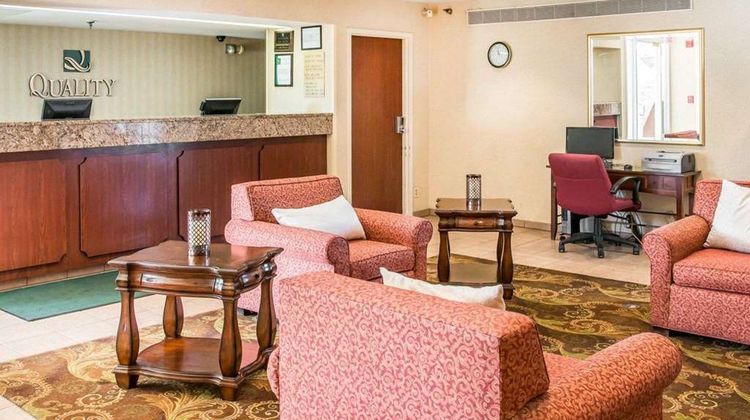 Quality Inn Holland Lobby