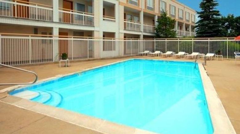 <b>Quality Inn Holland Pool</b>. Images powered by <a href="https://iceportal.shijigroup.com/" title="IcePortal" target="_blank">IcePortal</a>.